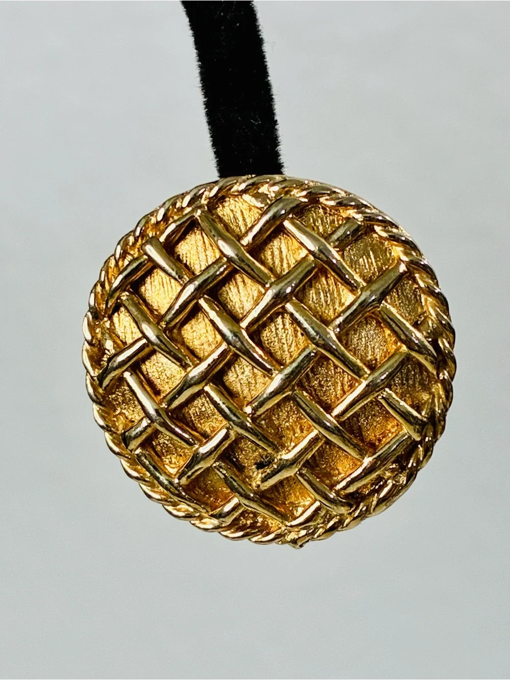 VTG 90s Textured Gold Lattice Disc Clip Earrings Old Money Classic